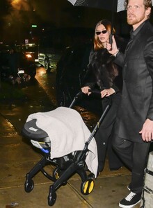 hailey-bieber-out-with-baby-in-rainy-city-01.31.2025-2.jpg