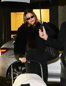 hailey-bieber-out-with-baby-in-rainy-city-01.31.2025-4.jpg