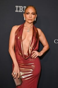 jennifer-lopez-attends-the-67th-annual-grammy-awards-pre-news-photo-1738517547.pjpeg.thumb.jpg.fad76580c4199dd0c4012c0f62722e6a.jpg
