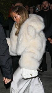 jennifer-lopez-channels-timeless-hollywood-glamour-in-white-chanel-at-star-studded-vanity-fair-soiree-0.jpg