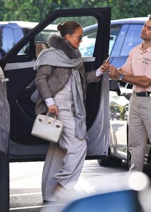 jennifer-lopez-s-luxe-hermes-birkin-steals-the-spotlight-at-benny-medina-s-birthday-5.jpg