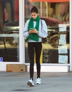 kaia-gerber-seen-post-spa-treatment-in-los-angeles-01.21.2025-5.jpg