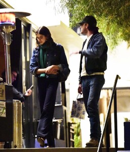 kaia-gerber-seen-with-lewis-pullman-in-la-01.29.2025-10.jpg