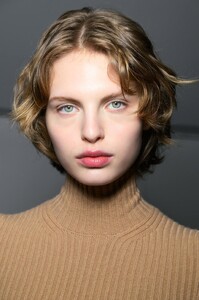 max-mara-bks-f25-014.thumb.jpg.5fb1d4425340fa6a076c0f84e0d4a7a8.jpg