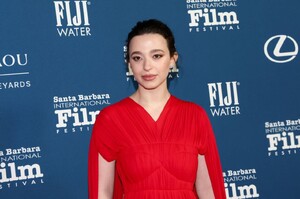 mikey-madison-stuns-in-proenza-schouler-at-sbiff-2025-11 (1).jpg