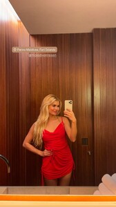 mollygram.com_InstagramStory_183704832_3572309514244339401.jpeg