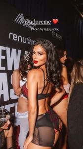 ny-adore-me-presented-by-runway-7-new-york-fashion-week-bts-v0-3k9sdiz9tihe1.thumb.webp.cf5b39cdb4e2a298df6ac108a6a38689.webp