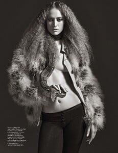 raquel-zimmermann-by-mario-sorrenti-for-vogue-paris-august-2014-12.thumb.jpg.c56797309f7fe836e33d1864e08ae113.jpg