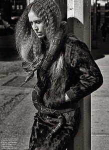 raquel-zimmermann-by-mario-sorrenti-for-vogue-paris-august-2014-4.thumb.jpg.b99de4cf7691f2843c98eaef60cdb07e.jpg
