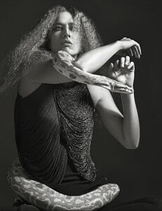raquel-zimmermann-by-mario-sorrenti-for-vogue-paris-august-2014-5.thumb.jpg.97ec813b40226394c8dc1d261d52f8ba.jpg