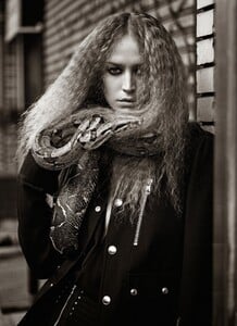 raquel-zimmermann-by-mario-sorrenti-for-vogue-paris-august-2014-9.thumb.jpg.f1ecb453831ba16215da1ab220a26c43.jpg