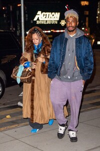 rihanna-spotted-heading-to-the-studio-in-new-york-fueling-speculation-about-new-music-release-01.17.2025-0.jpg