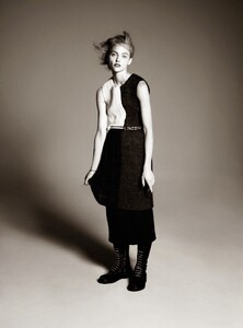 sasha-pivovarova-by-david-sims-for-vogue-paris-august-2014-14.thumb.jpg.c93b6a3cf9c25c6913096c060709e899.jpg