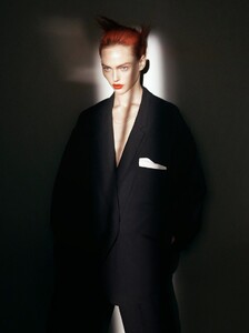 sasha-pivovarova-by-david-sims-for-vogue-paris-august-2014.thumb.jpg.491603de8fc3c227ac2deb0a14ccd3a1.jpg