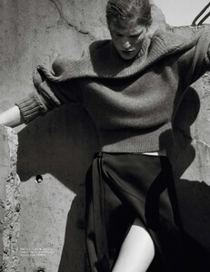 vogue-paris-10-2014_by-david-sims_(2).thumb.jpg.c7348a03948165ad955be2d4ca9254ee.jpg
