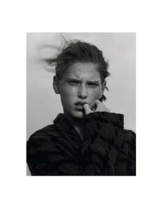 vogue-paris-10-2014_by-david-sims_(4).thumb.jpg.5af0f8044cc6f117d895d1958d38373b.jpg