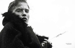 vogue-paris-10-2014_by-david-sims_(5).thumb.jpg.ee279ef7d20fe4492471e47dda9e4d14.jpg