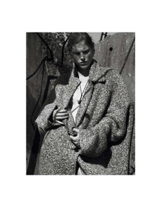 vogue-paris-10-2014_by-david-sims_(7).thumb.jpg.56299c8c19030fa64cb5819088a70fd3.jpg