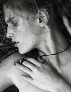 vogue-paris-10-2014_by-david-sims_(9).thumb.jpg.8b0bf4347e1f639cfde7c0126d9c5dcc.jpg