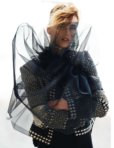 vogue-paris-2013-aout-200.thumb.png.66727cb42e8283797383f2ad6b97a689.png