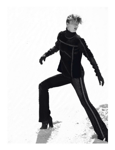 vogue-paris-2013-aout-209.thumb.png.fa616cacd0e96ebbedcbcc63bb5988ad.png