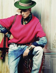 vogue-paris-2013-avril(dragged)14.thumb.jpg.9bbc0fdc56fd7cca22f15a353cabf7fb.jpg