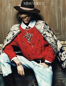 vogue-paris-2013-avril(dragged)9.thumb.jpg.e93db69d078ae788851fff7f2e93af5e.jpg
