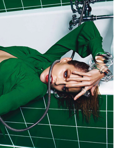 vogue-paris-2013-mars-315.thumb.png.4ec28c501ce3cc10b79bcd5ec705c253.png