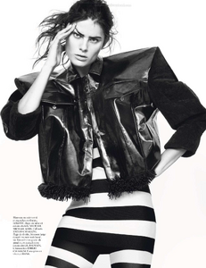 vogue-paris-2013-mars-324.thumb.png.2203ce345d6582e7f532c54958af9396.png