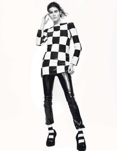 vogue-paris-2013-mars-327.thumb.png.4d82c7277fafe8ce840974a60732d0e0.png