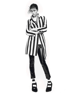 vogue-paris-2013-mars-329.thumb.png.fd4da5c75947a55a2bcb1ae2923c6a64.png