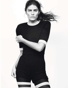 vogue-paris-2013-mars-333.thumb.png.8271dc64c3d0a2eb4a842f1b97a5f3bb.png