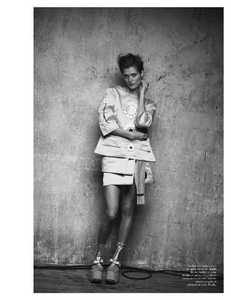 vogue-paris-2013-mars-343.thumb.png.ec258a29ac36bbbd02d516b3744c8880.png