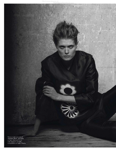 vogue-paris-2013-mars-344.thumb.png.b87387ca5737fe9a2fd1814d2b8334c4.png