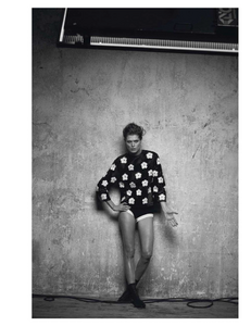 vogue-paris-2013-mars-347.thumb.png.871a31b3bd3879df03dbde9be855de11.png