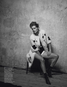 vogue-paris-2013-mars-349.thumb.png.0a73a5c37ece8ac21d948527e96e16f2.png