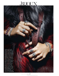 vogue-paris-2013-octobre-166.thumb.png.06758554007589e1ceda1ae815d22f09.png
