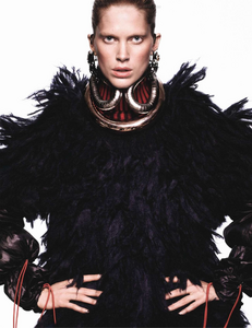 vogue-paris-2013-octobre-285.thumb.png.7ebf2e2e8a067834966a887a1de1bc11.png