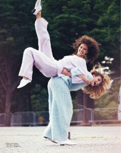 vogue-paris-2013-septembre(dragged)106.thumb.jpg.90b45f1949f97daa63032557c6fcc0f1.jpg