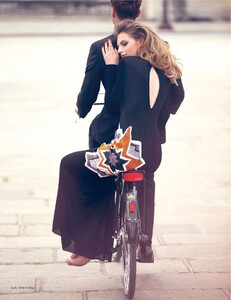 vogue-paris-2013-septembre(dragged)114.thumb.jpg.e502f2fe730f2dca0b6eae90e476e9ec.jpg