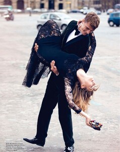 vogue-paris-2013-septembre(dragged)124.thumb.jpg.fb785e669ec63dc687c7ba49f3bcc5a7.jpg