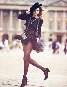 vogue-paris-2013-septembre(dragged)96.thumb.jpg.bf8f36e27b8407dab9cbd8cedacba941.jpg