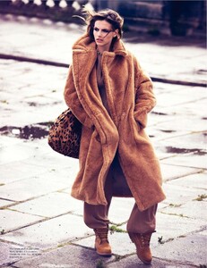 vogue-paris-2013-septembre(dragged)97.thumb.jpg.8356849a50b2ed548b878546cae0ffb5.jpg