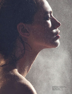 vogue-paris-2015-aout-102.thumb.png.b9915544c32e53b1ea2d6e6847bb952e.png
