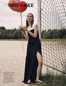 vogue-paris-2015-aout-108.thumb.png.0522357f825ccd8fa320f515699361b5.png