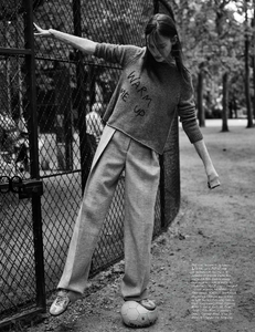 vogue-paris-2015-aout-112.thumb.png.cf61e8c7a56804b2d753f38ff6ba06d1.png