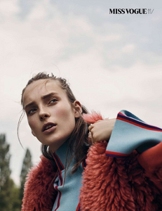 vogue-paris-2015-aout-117.thumb.png.0c171e609bfecbe4c6cf6ceb5eebbb28.png