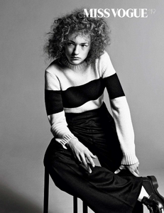 vogue-paris-2015-aout-119.thumb.png.c91d6e9849e8ec73d9874b350dc1a4f9.png