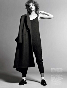 vogue-paris-2015-aout-127.thumb.png.fdb76472d755836af6ceb62175088472.png