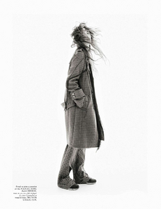 vogue-paris-2015-aout-193.thumb.png.fc2232cacb06b0fdbefcc7b2cdc28961.png